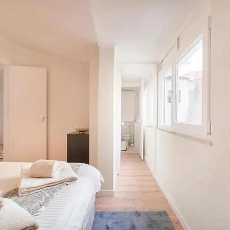 Fantastic Apartment With Balcony In Bica Lisbon Exterior photo