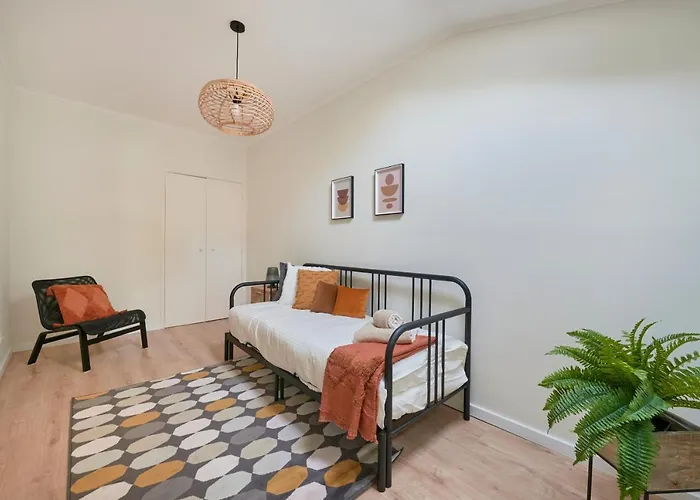 Fantastic Apartment With Balcony In Bica