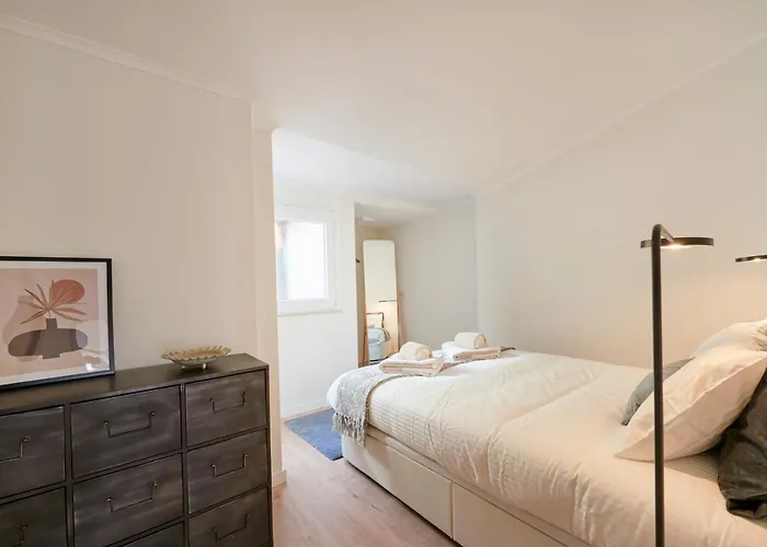 Fantastic Apartment With Balcony In Bica
