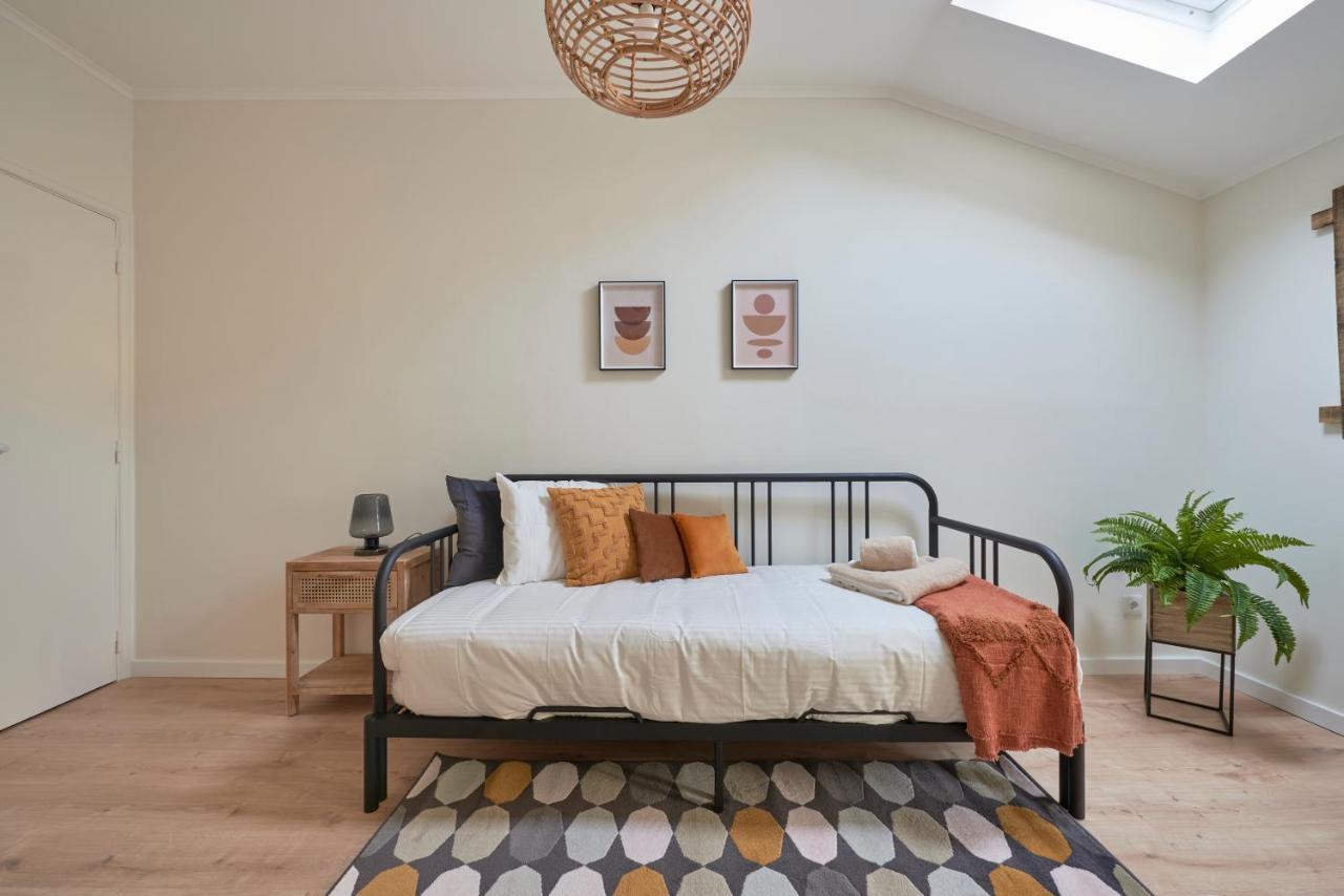 Fantastic With Balcony In Bica