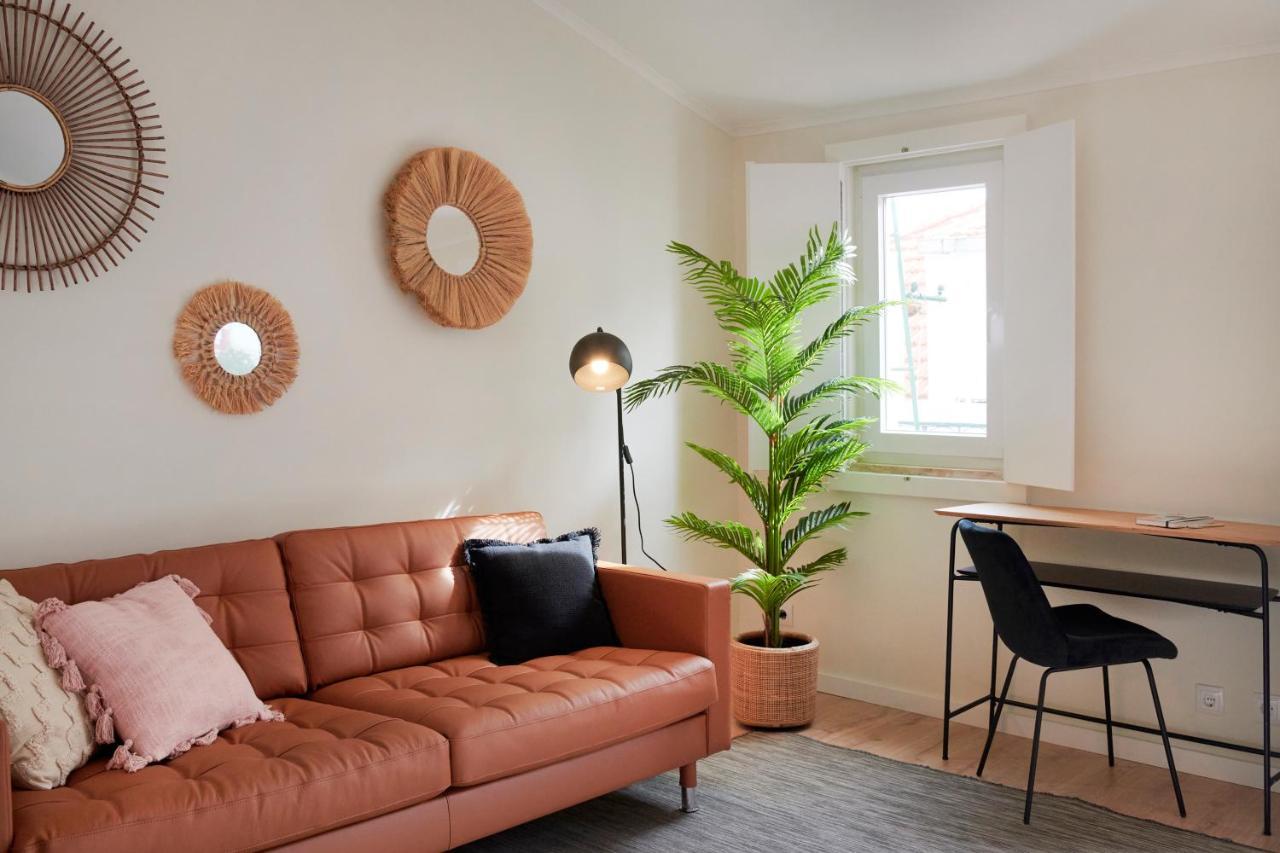 Fantastic With Balcony In Bica Apartment *