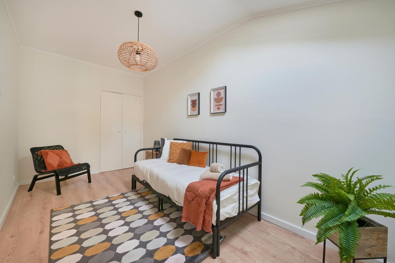 Fantastic With Balcony In Bica *