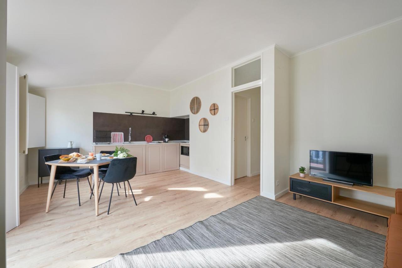 Fantastic With Balcony In Bica Apartment