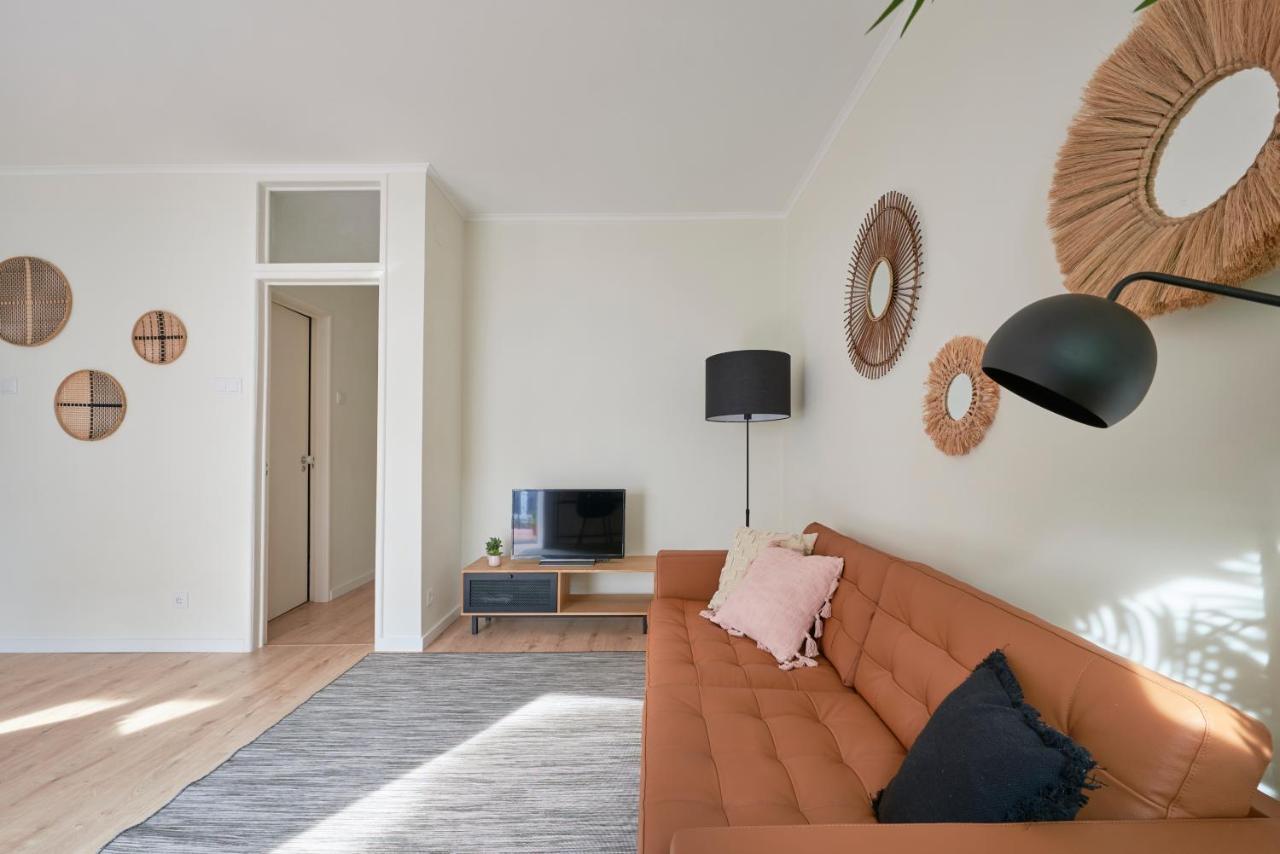 Fantastic With Balcony In Bica Apartment
