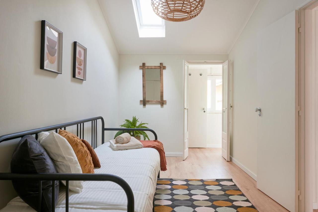 Apartment Fantastic With Balcony In Bica Lisbon