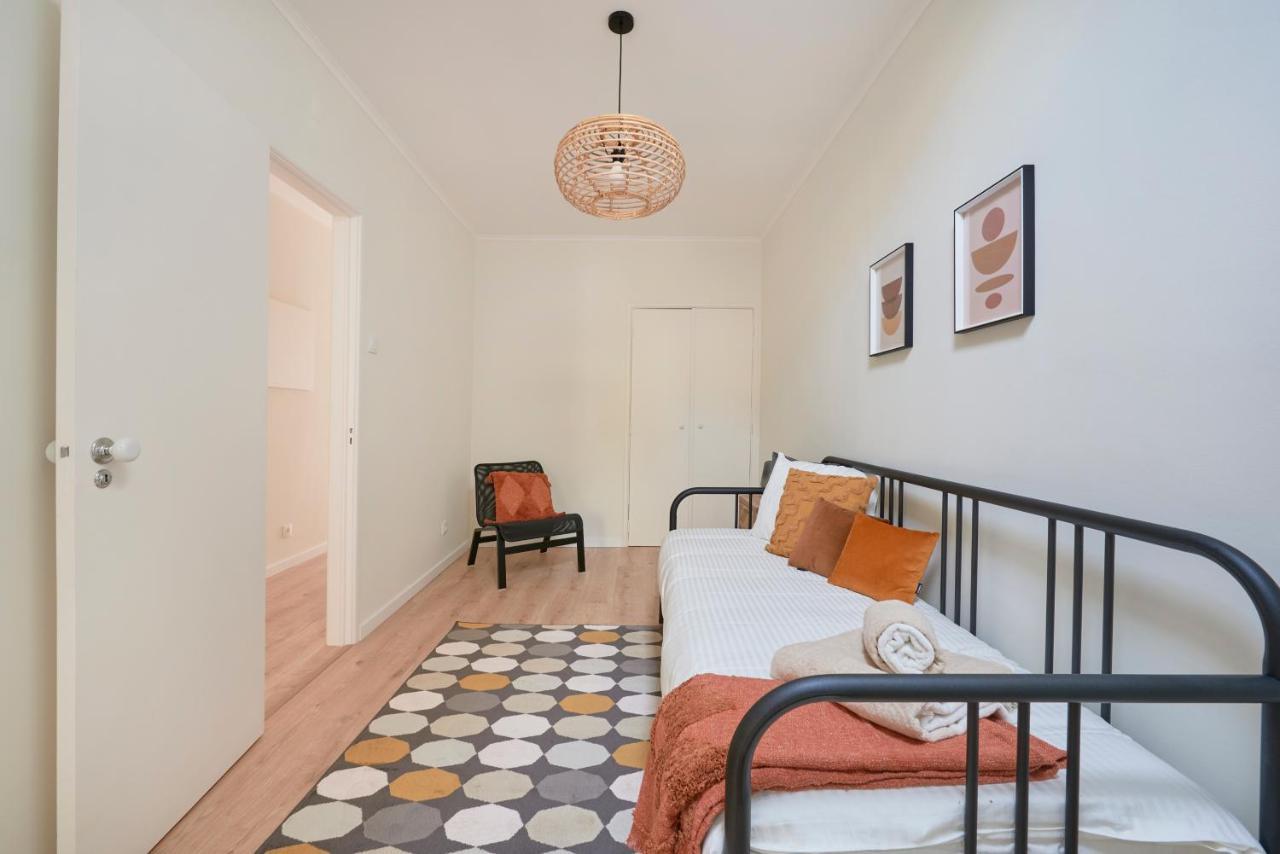Fantastic With Balcony In Bica Apartment Lisbon